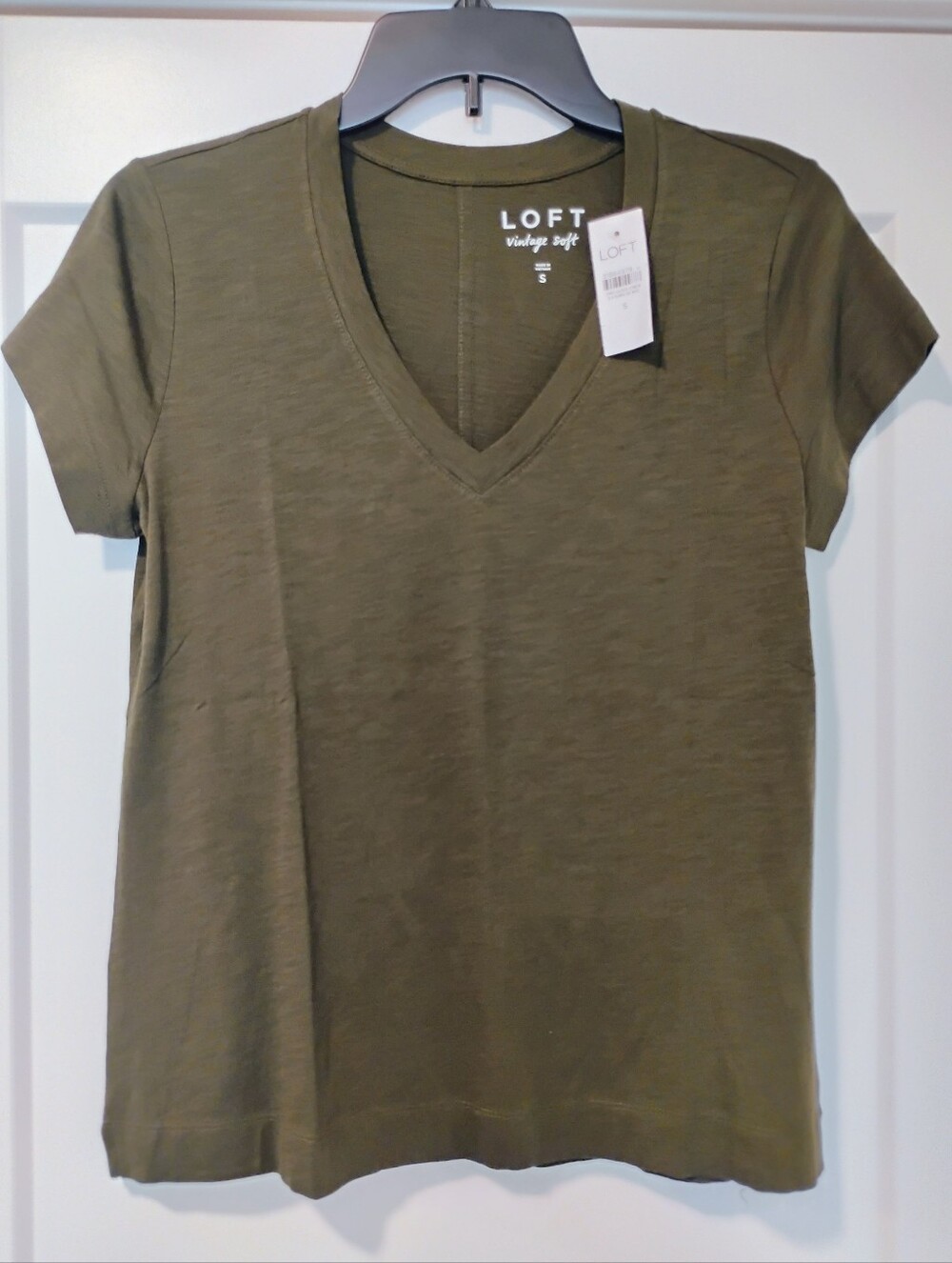 NWT S LOFT Ann Taylor Vintage Soft Olive Green Casual V-Neck T-shirt Tee NEW